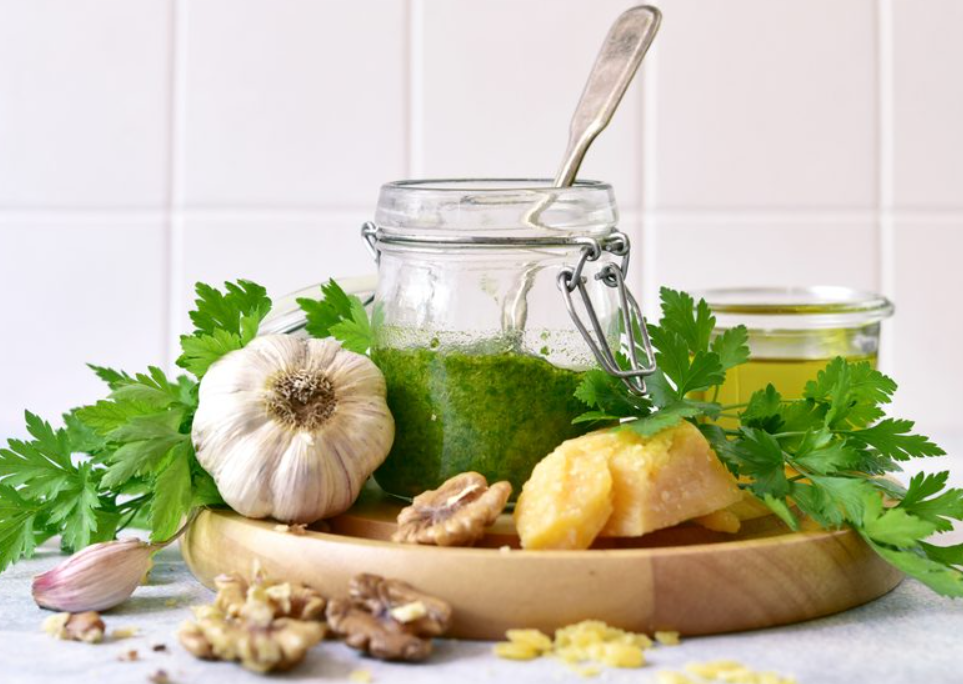 Recept za brz i aromatičan pesto koji ide uz sve
