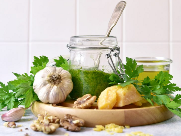 Recept za brz i aromatičan pesto koji ide uz sve
