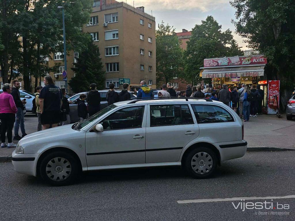 Redovi pred trafikama u Sarajevu zbog sličica za Svjetsko prvenstvo