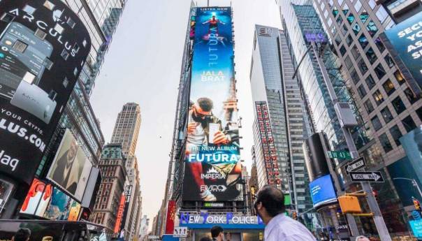 Reklama za album 'Futura' Jale Brata osvanula na Times Squareu