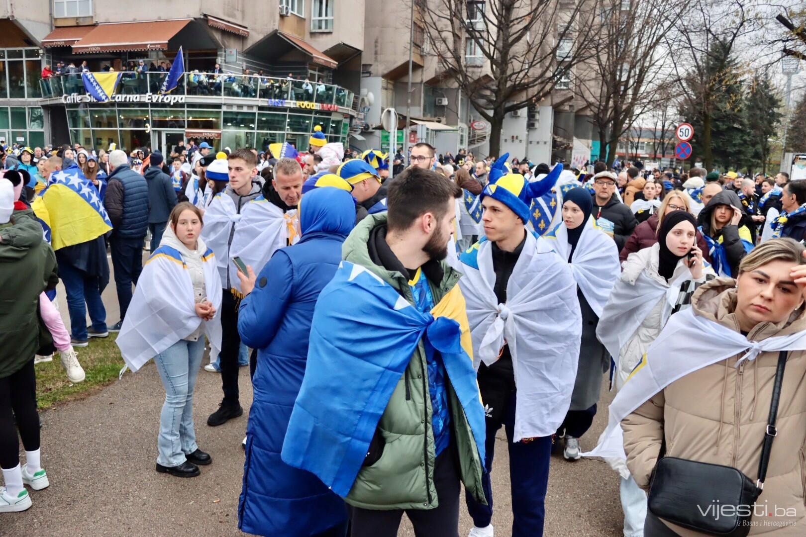 Reporteri Vijesti.ba s navijačima BiH: Ludnica u Zenici