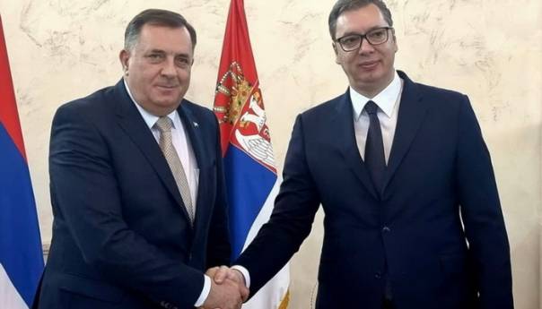 Režiser kriza u BiH: Licemjerni 'mirotvorac' Vučić