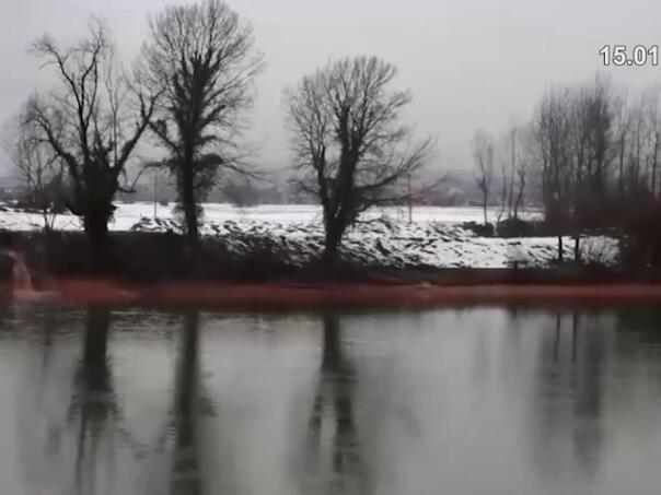 Rijeka Drina poprimila crvenu boju, uznemireni građani BiH i Srbije