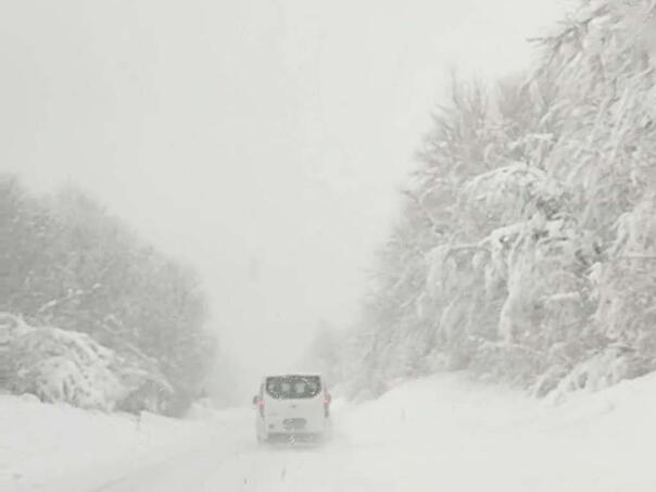 Ripački klanac i Romanija zatvoreni za teretni saobraćaj zbog snijega