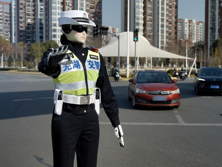 Robotski policajci patroliraju kineskim ulicama