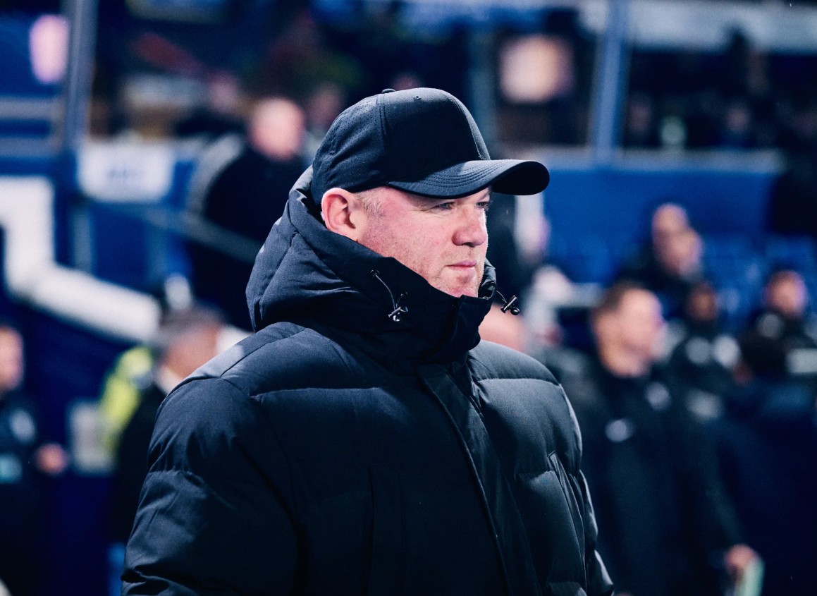 Rooney: Navijači Liverpoola moraju dati Slotu podršku