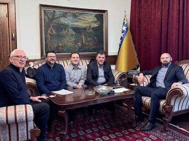 Rukometaši BiH u posjeti Isaku: Hrabrost i patriotizam uz nacionalni dres