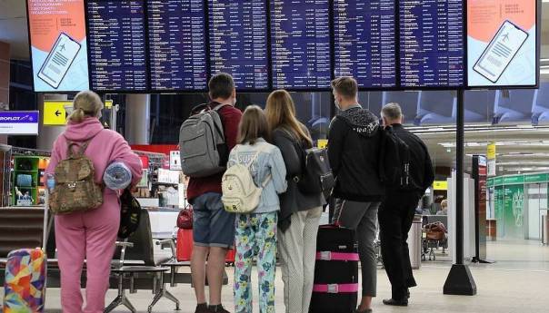 Rusija ponovo pokreće međunarodne letove, registrovat će treću vakcinu