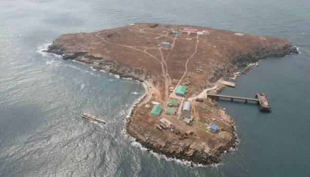 Ruske snage povukle se s ukrajinskog Zmijskog otoka