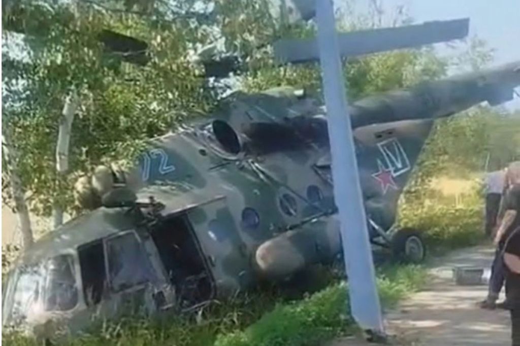 Ruski vojni helikopter se srušio na cestu