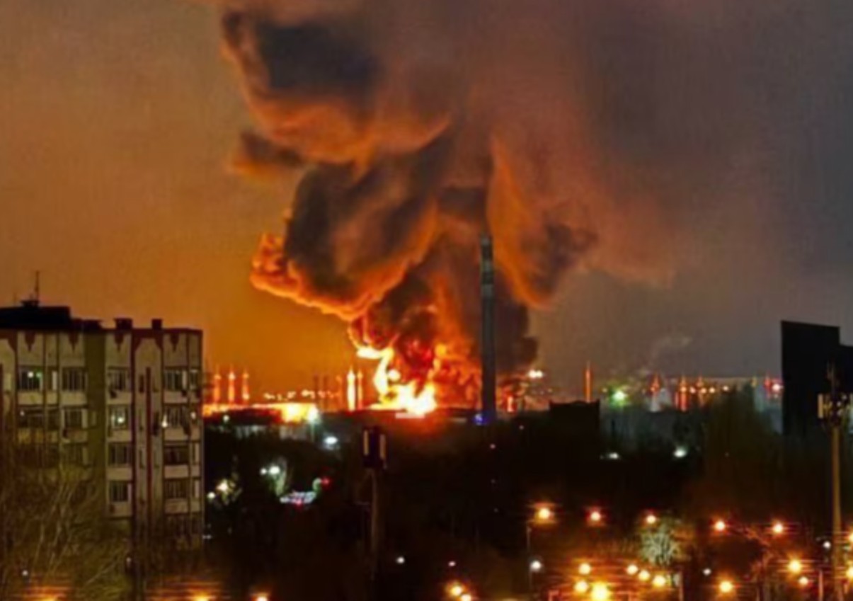 Ruska skladišta nafte u plamenu: Ukrajinski dronovi nanijeli milijarde štete