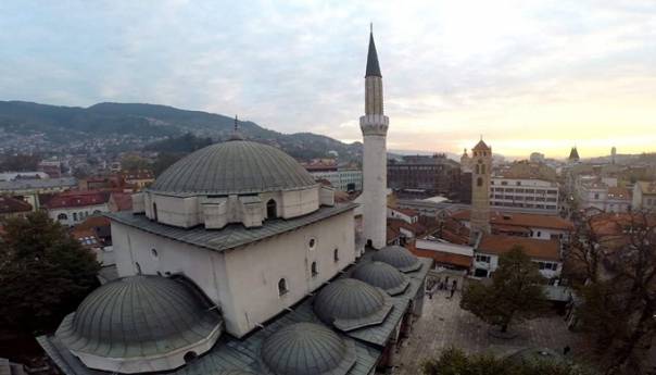 Sa munara džamija odjekuje Salla za žrtve genocida, šehide Bosne i Hercegovine