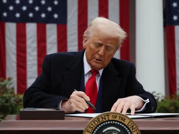 SAD večeras prestaju s naplatom Trumpovih carina