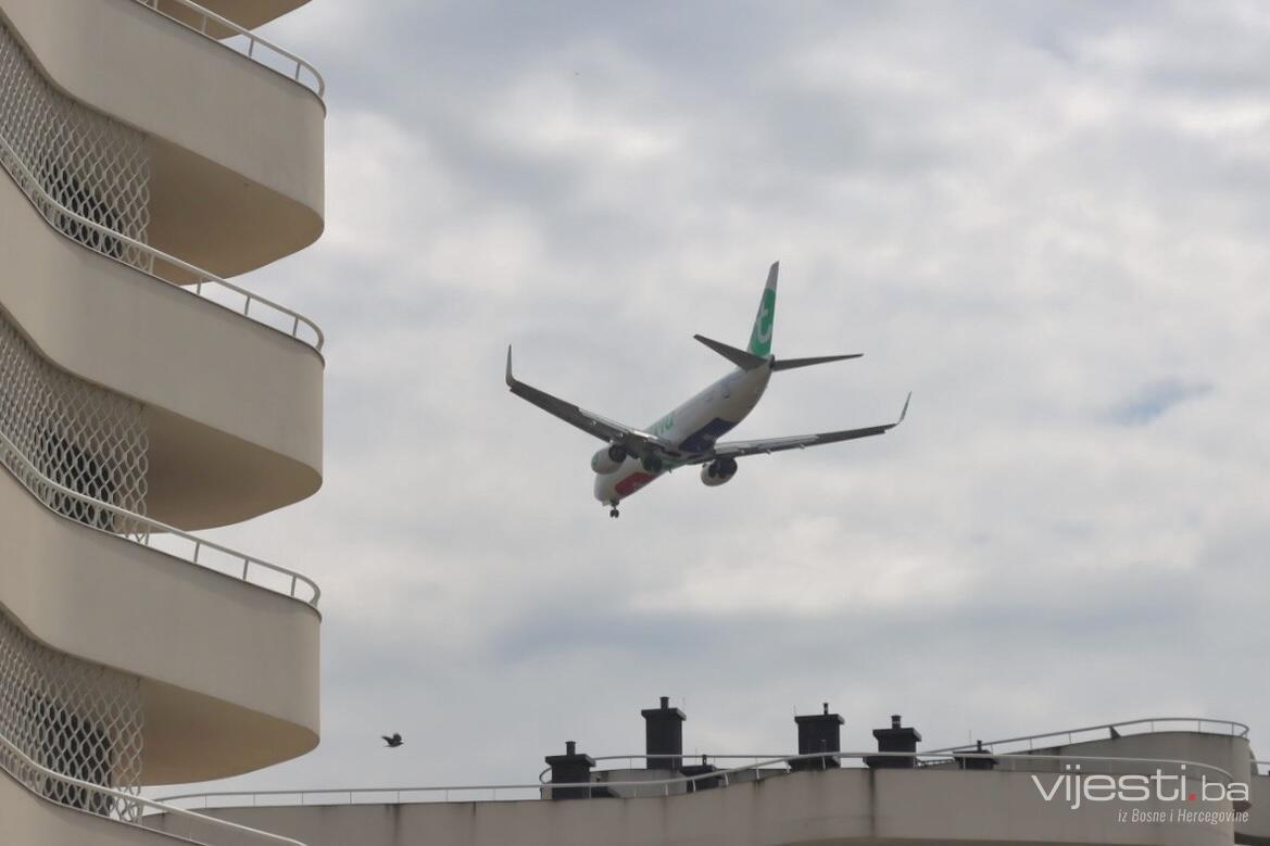 Samo za odabrane: Avion iz Pariza sletio u Sarajevo