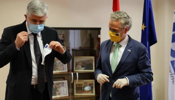 Šampion blokada: Od formiranja vlasti, preko MMF-a do EU puta