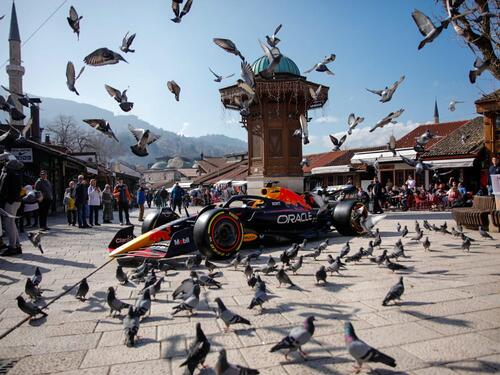 Šampionski Red Bull Racing bolid stigao u Sarajevo