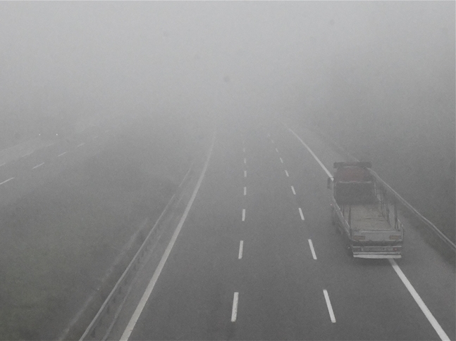 Saobraća se po mokrom kolovozu, magla na pojedinim dionicama