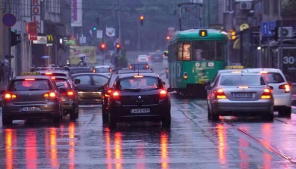 Saobraćaj u BiH: Mokri kolovoz, radovi i otežani uslovi na putevima