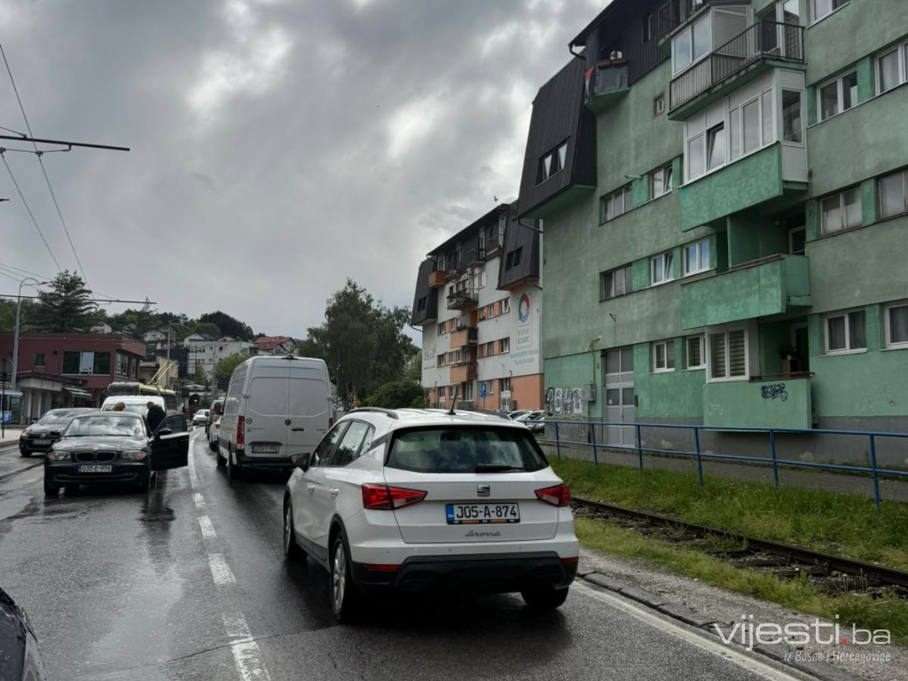 Saobraćajna nesreća u Vogošći izazvala haos u saobraćaju