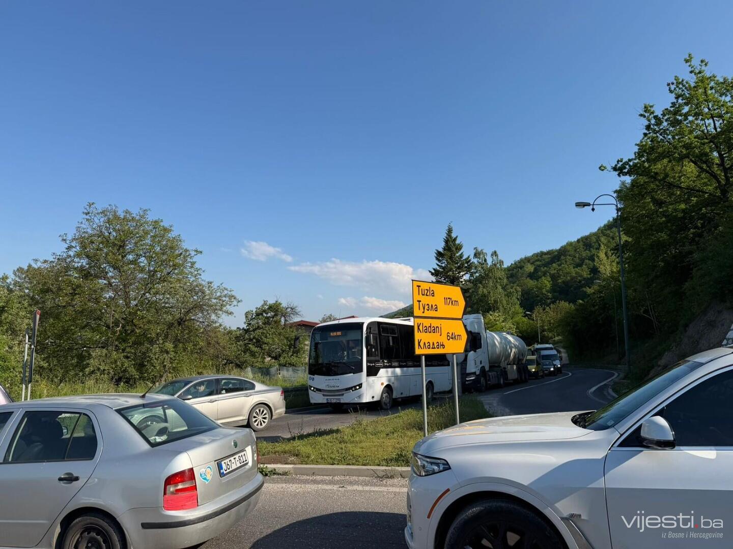Saobraćajni kolaps u Vogošći, policije nema ni na vidiku