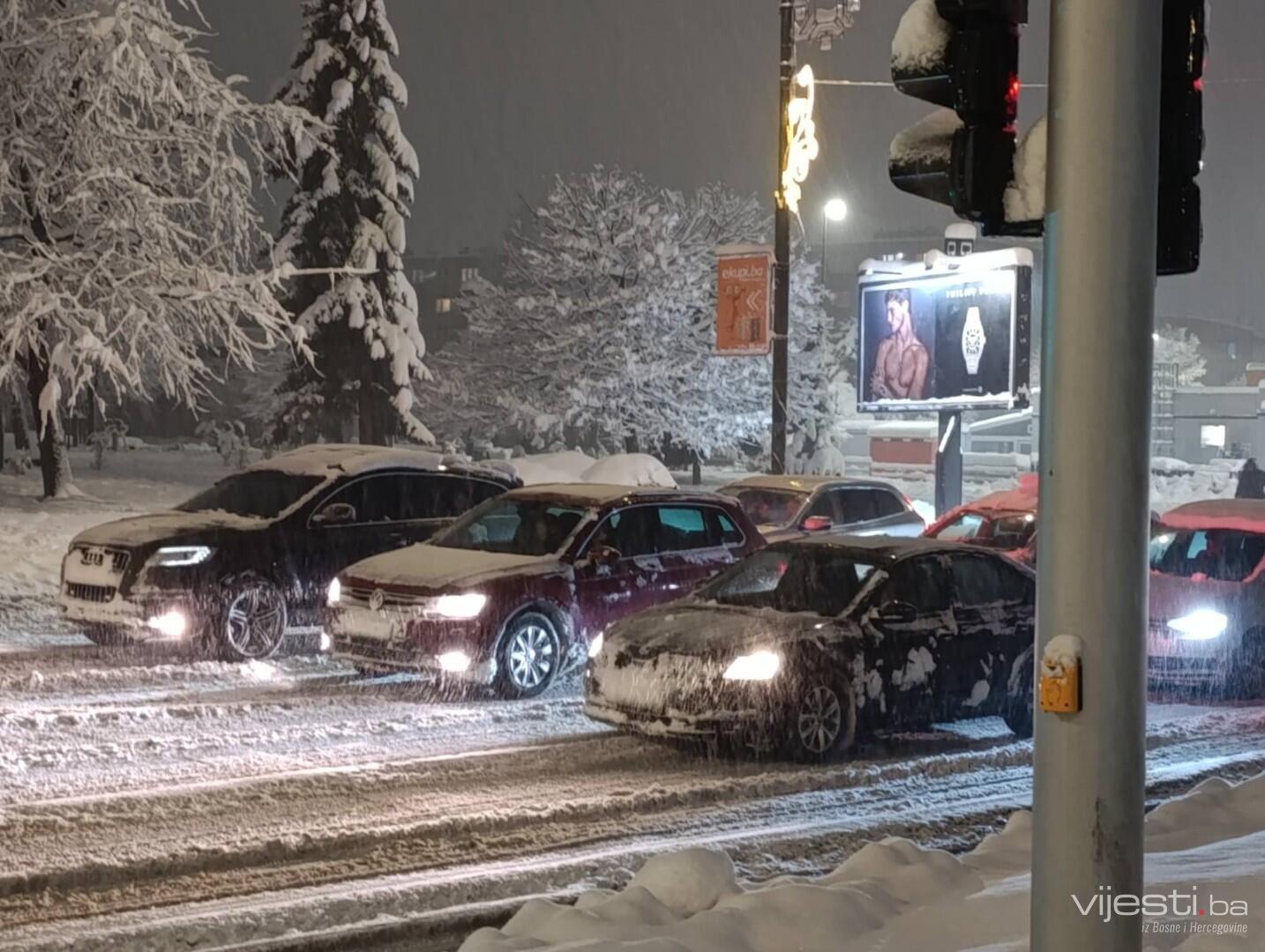 Saobraćajni "rulet" u Sarajevu: Problem s tramvajima, brojni sudari