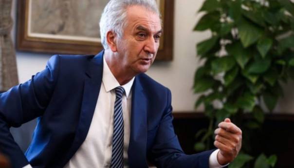 Šarović kontra Dodika: Rezolucija je odlična stvar