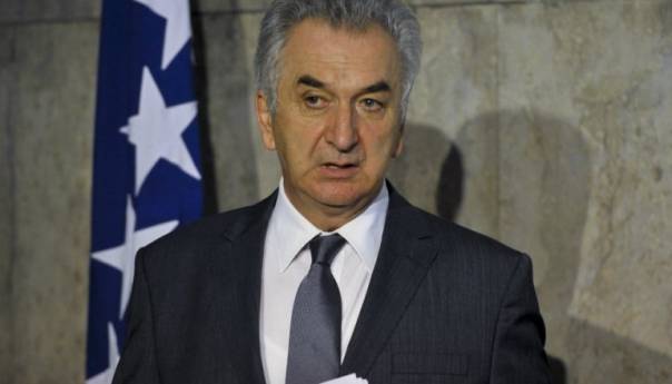 Šarović: Želimo da 'razgolitimo' Dodika