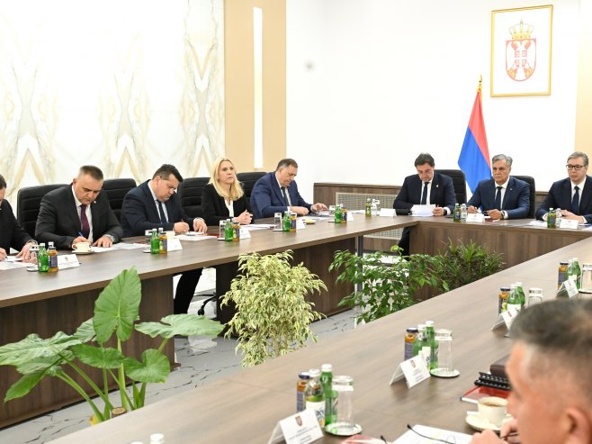Sastanak u kasarni: Čelnici iz RS-a na "raportu" kod Vučića