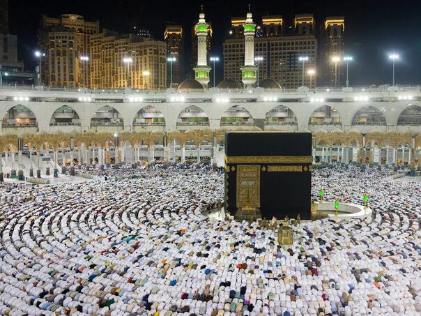 Saudijska Arabija zabranila fotografisanje u svetim džamijama tokom hadža 2026.
