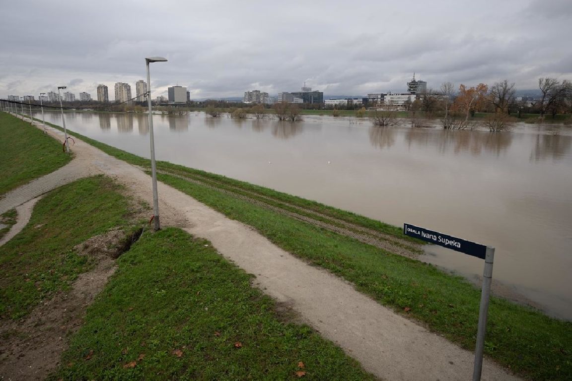 Sava se u Zagrebu izlila iz korita
