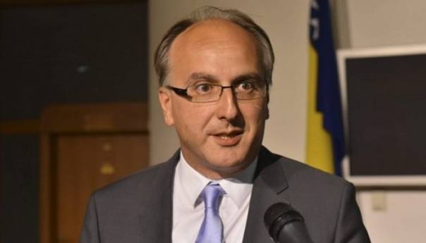 SBB: Arnaut je potpisao ugovor i to će grafolozi lako dokazati