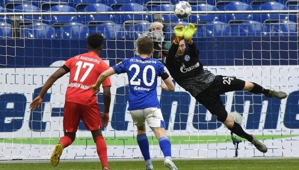 Schalkeu nije prijala ni pauza: Augsburg protutnjao Veltins Arenom i zadao težak udarac domaćinu