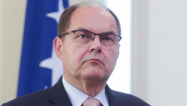 Schmidt: Agresivna retorika i potezi vraćaju mračne slike iz rata