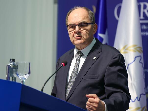 Schmidt: Dodik će iduće godine pokušati podijeliti BiH