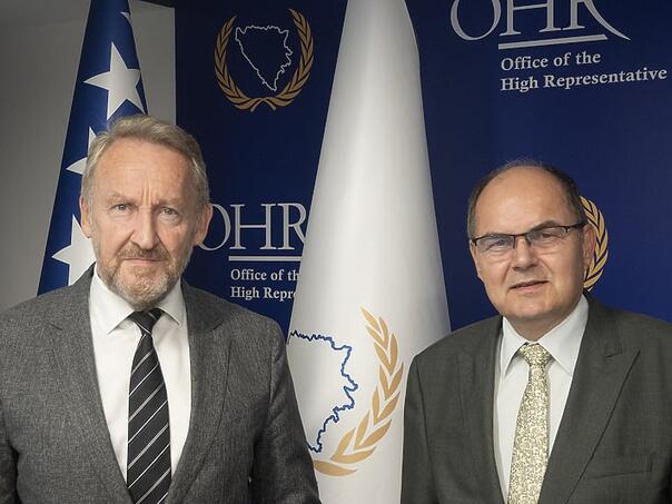 Schmidt i Izetbegović upozoravaju: Historija u RS-u bez presuda ratnih zločinaca