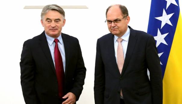 Schmidt na stol vratio 'Fuleov model', jasna poruka Komšiću