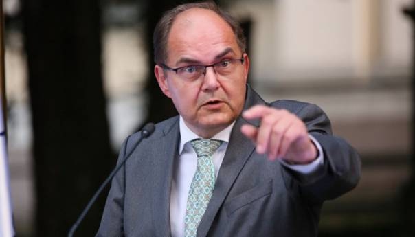 Schmidt na svečanom prijemu uputio poruku građanima i političarima