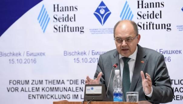 Schmidt u vrhu njemačke fondacije koja godinama finansira projekte HDZ-a