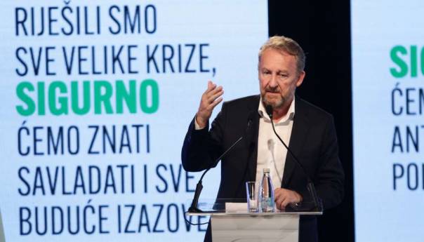 SDA je više socijaldemokratska od stranaka koje nose to ime