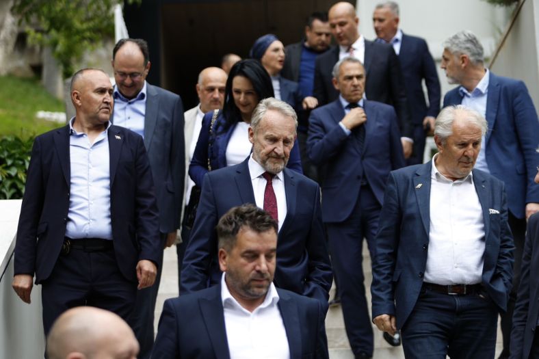 SDA o prihvatanju Dodikovog potpisa: Pravni poredak izvrgnut ruglu