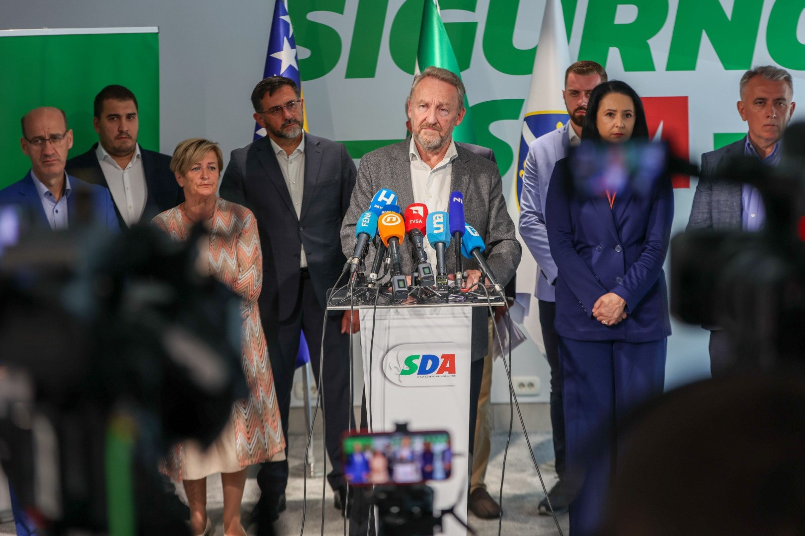 SDA od stranaca traži smjene: Oružana pobuna potvrdila da je Dodik spreman žrtvovati mir