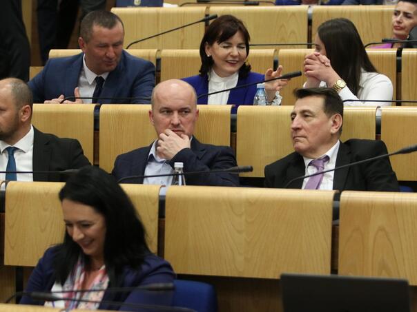 SDA odgovorila zašto nije podržala zakon o nezaposlenim