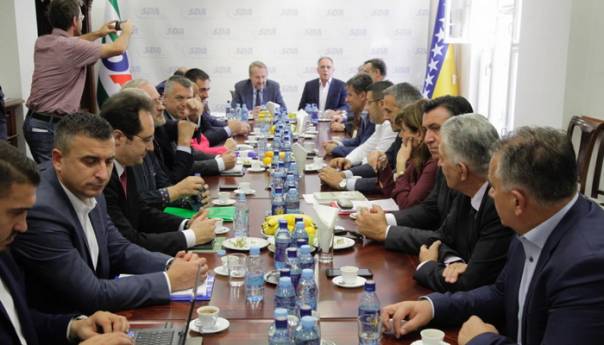 SDA pozvala članove VSTV-a da podnesu ostavke