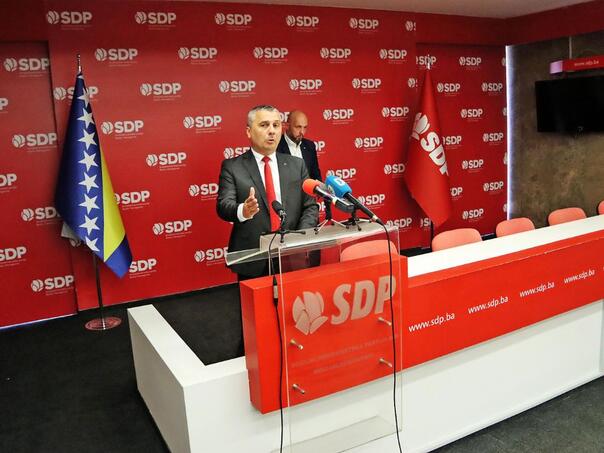 SDP: SDA je državni udio u Željezari svela na osam posto, Pivić glumi njenog spasioca
