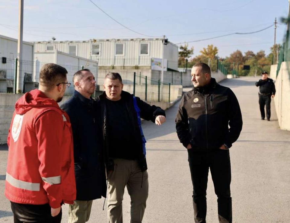 Sedić u kampu Lipa: Nastava, prijevoz i osnovni uslovi za djecu u potpunosti osigurani