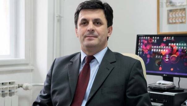 Senadin Lavić: Stotine političkih subjekata u Bosni