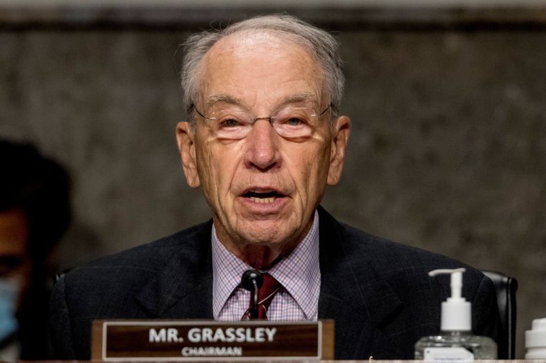 Senator Grassley: "SAD pomno prati Dodikove poteze"