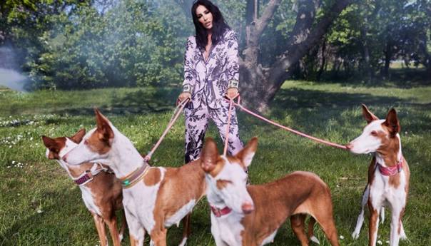 Senidah objavila spot za novu pjesmu 'Replay'