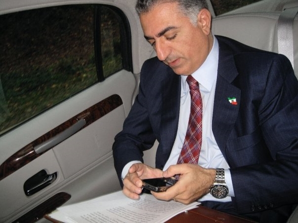 Sin bivšeg šaha pozvao Irance da ostanu kod kuće i da ne idu na posao