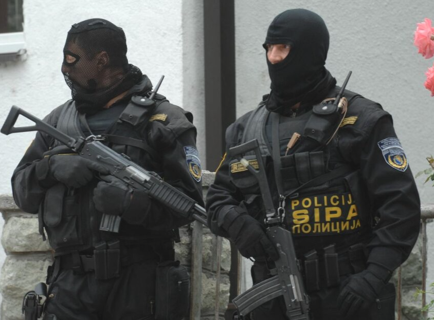 SIPA pretresa u Bijeljini, Tuzli, Gradačcu i Lukavcu: Pronađen automobili, nakit, novac...